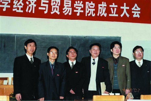 无码av
成立.jpg
